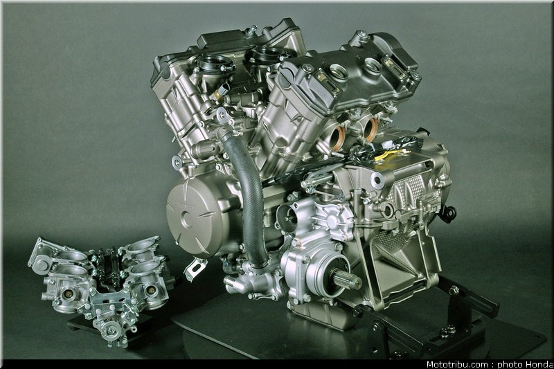 honda_vfr_1200f_2010_moteur_016