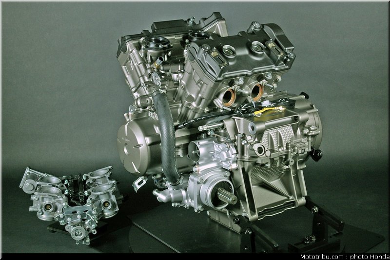honda_vfr_1200f_2010_moteur_017