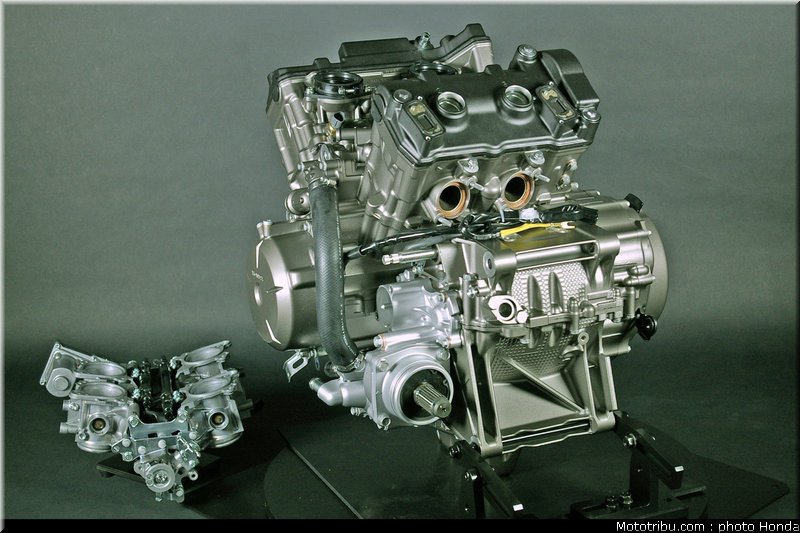 honda_vfr_1200f_2010_moteur_018