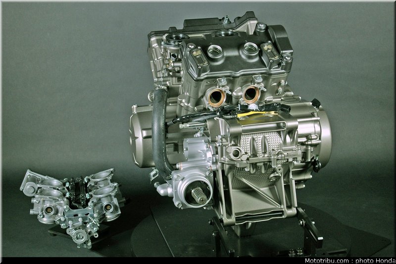 honda_vfr_1200f_2010_moteur_019