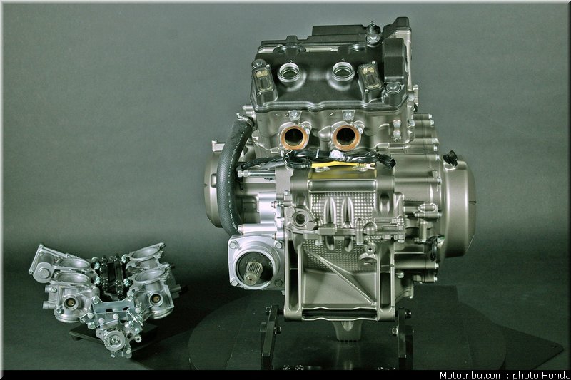 honda_vfr_1200f_2010_moteur_021