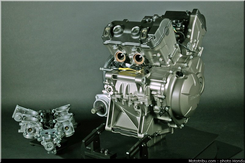 honda_vfr_1200f_2010_moteur_024