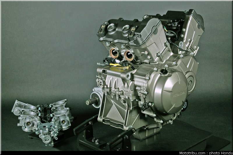 honda_vfr_1200f_2010_moteur_025