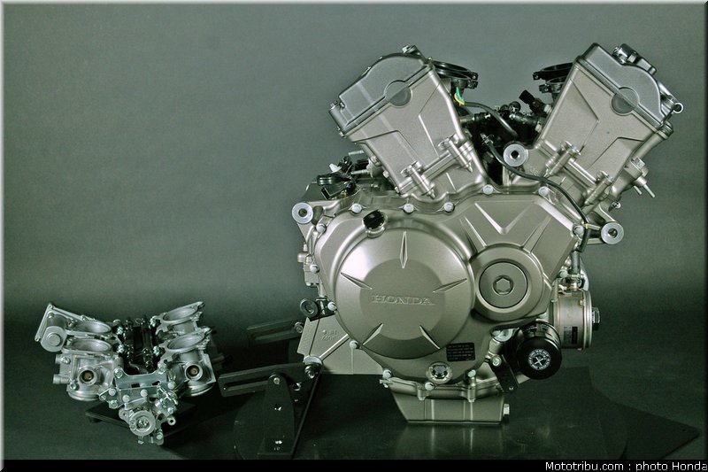 honda_vfr_1200f_2010_moteur_030