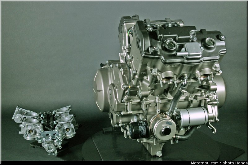 honda_vfr_1200f_2010_moteur_037