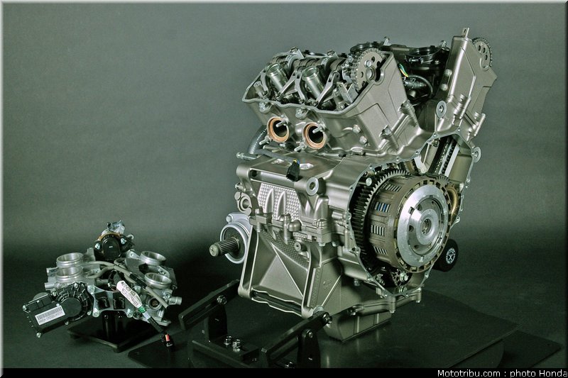 honda_vfr_1200f_2010_moteur_039