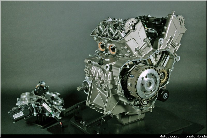 honda_vfr_1200f_2010_moteur_040