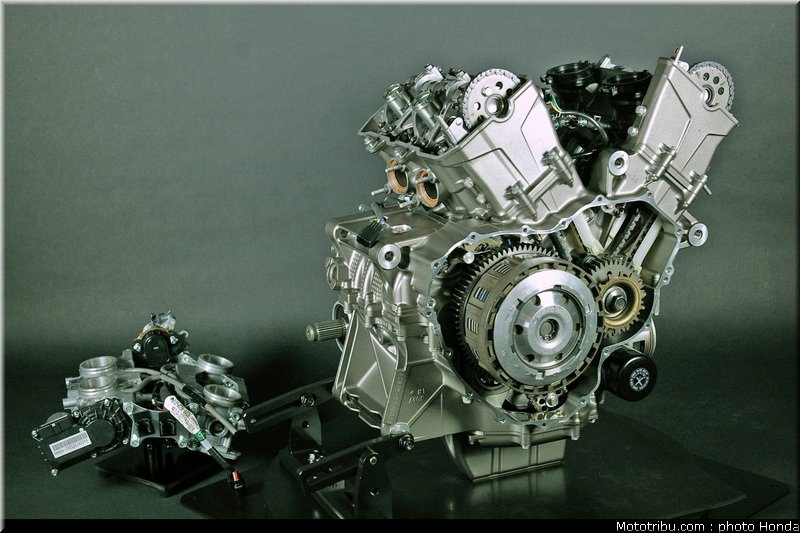 honda_vfr_1200f_2010_moteur_041