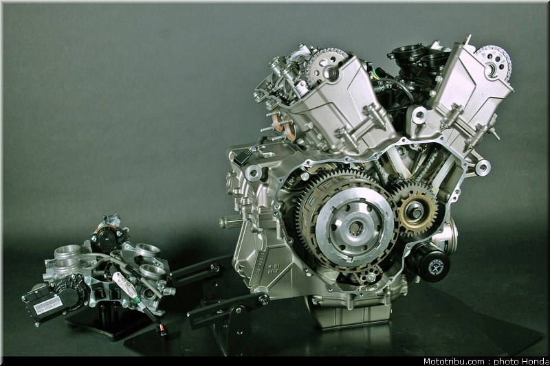 honda_vfr_1200f_2010_moteur_042