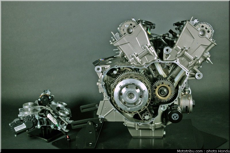 honda_vfr_1200f_2010_moteur_044