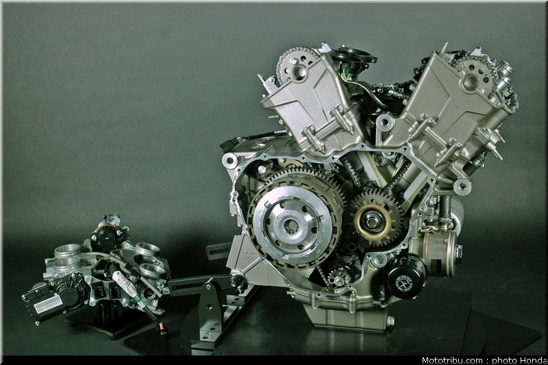 honda_vfr_1200f_2010_moteur_045