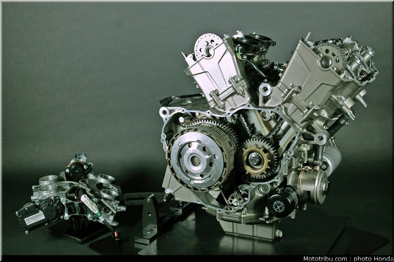 honda_vfr_1200f_2010_moteur_046