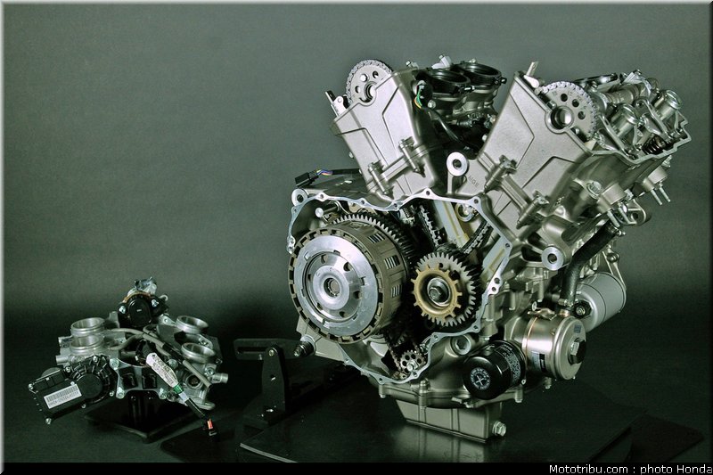 honda_vfr_1200f_2010_moteur_047