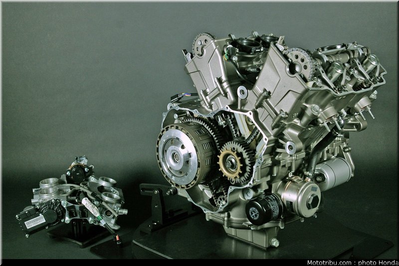 honda_vfr_1200f_2010_moteur_048