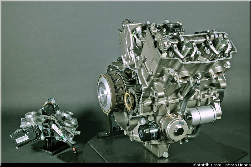 honda_vfr_1200f_2010_moteur_050
