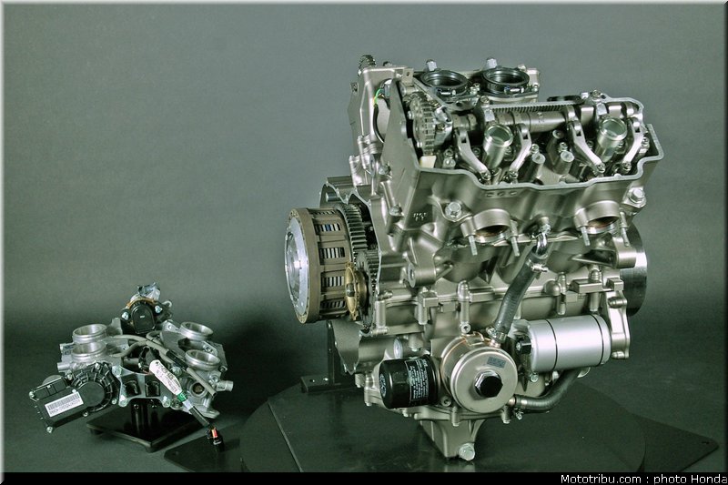 honda_vfr_1200f_2010_moteur_051