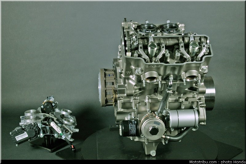 honda_vfr_1200f_2010_moteur_052
