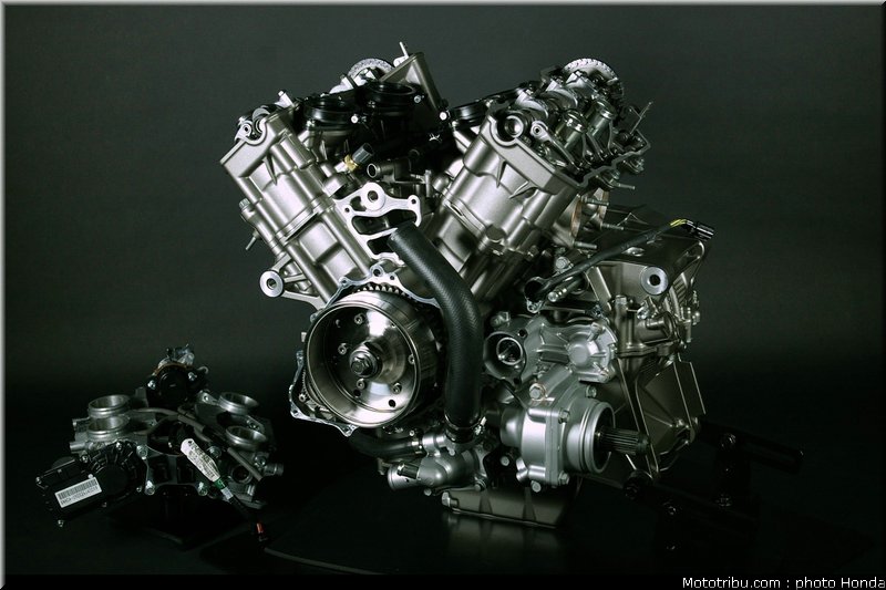 honda_vfr_1200f_2010_moteur_054
