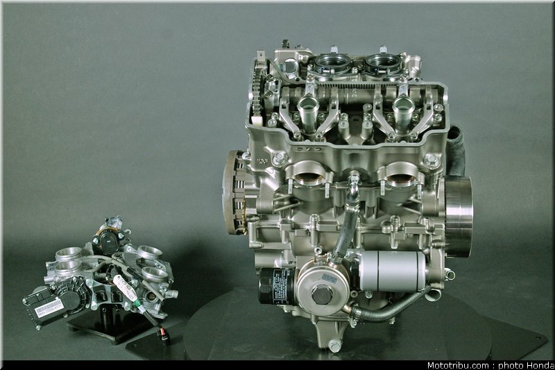 honda_vfr_1200f_2010_moteur_056