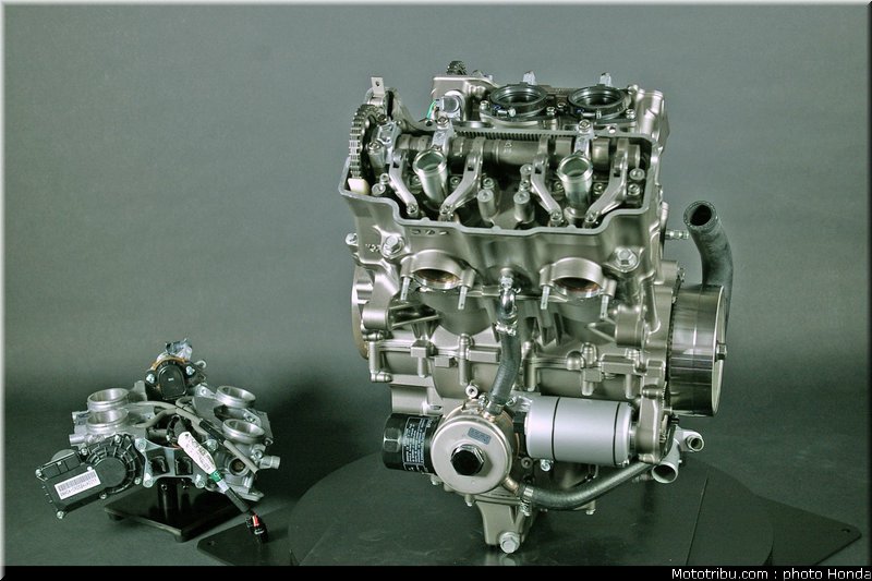 honda_vfr_1200f_2010_moteur_057