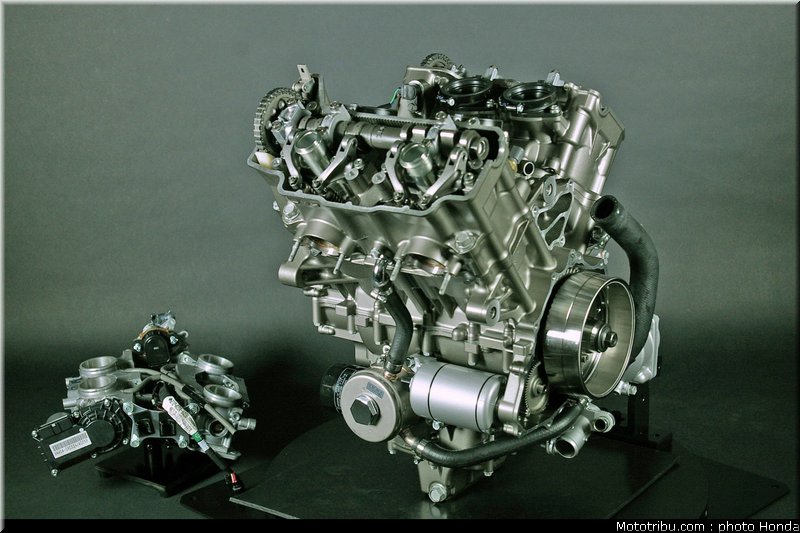 honda_vfr_1200f_2010_moteur_059