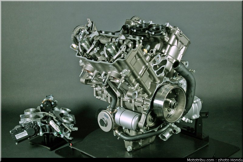 honda_vfr_1200f_2010_moteur_060