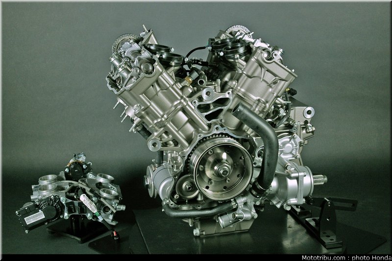 honda_vfr_1200f_2010_moteur_063