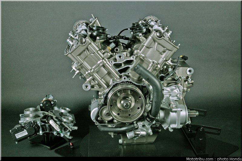 honda_vfr_1200f_2010_moteur_064