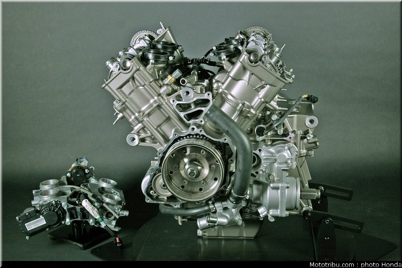 honda_vfr_1200f_2010_moteur_065