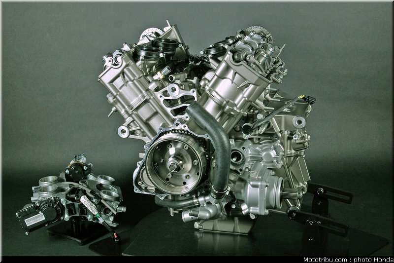 honda_vfr_1200f_2010_moteur_066