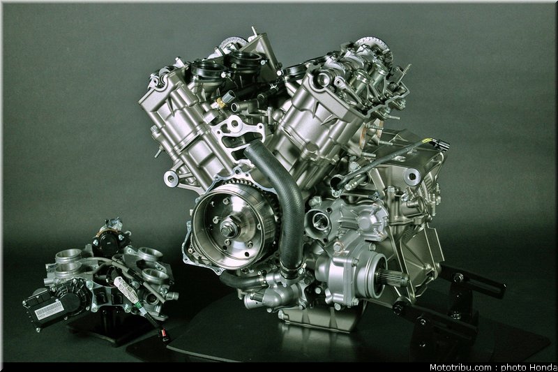 honda_vfr_1200f_2010_moteur_067