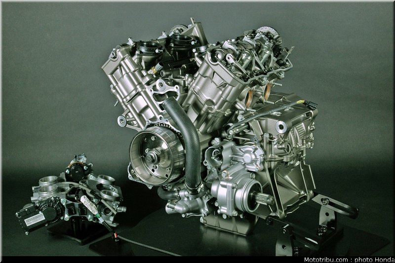 honda_vfr_1200f_2010_moteur_068