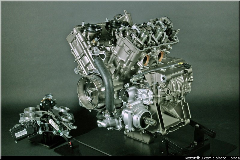 honda_vfr_1200f_2010_moteur_069