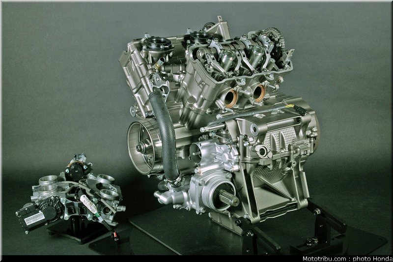 honda_vfr_1200f_2010_moteur_070