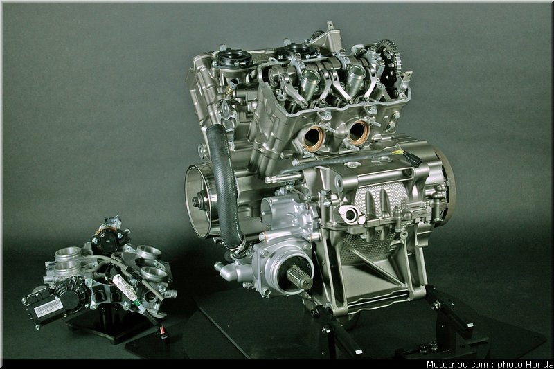 honda_vfr_1200f_2010_moteur_071