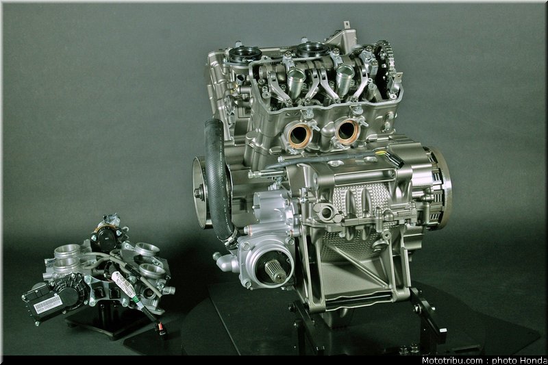 honda_vfr_1200f_2010_moteur_072