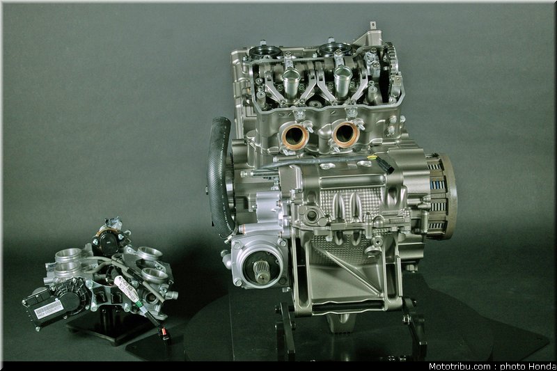 honda_vfr_1200f_2010_moteur_073