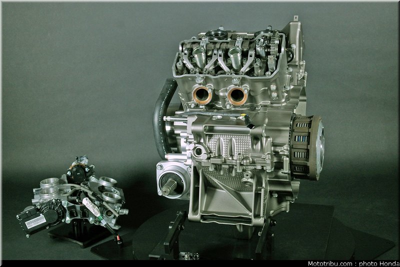 honda_vfr_1200f_2010_moteur_075
