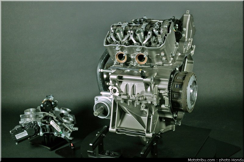 honda_vfr_1200f_2010_moteur_076