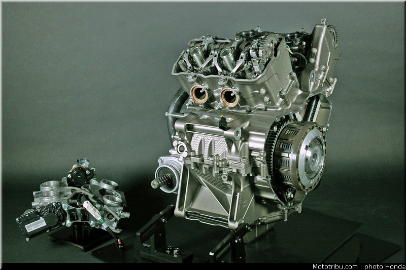 honda_vfr_1200f_2010_moteur_077