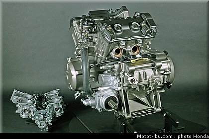honda_vfr_1200f_2010_moteur_018.jpg