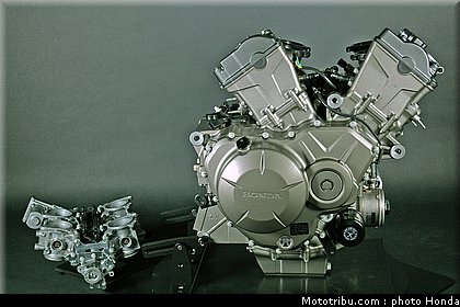 honda_vfr_1200f_2010_moteur_030.jpg
