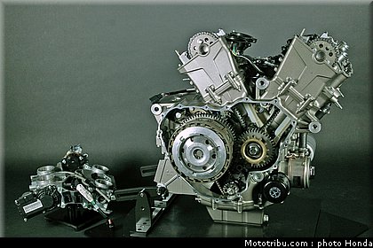 honda_vfr_1200f_2010_moteur_045.jpg