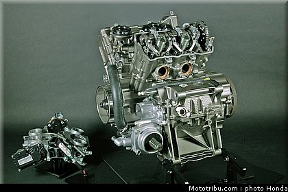 honda_vfr_1200f_2010_moteur_071.jpg