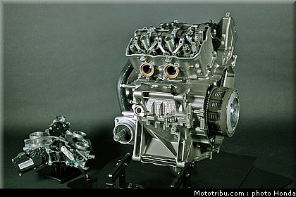 honda_vfr_1200f_2010_moteur_076.jpg