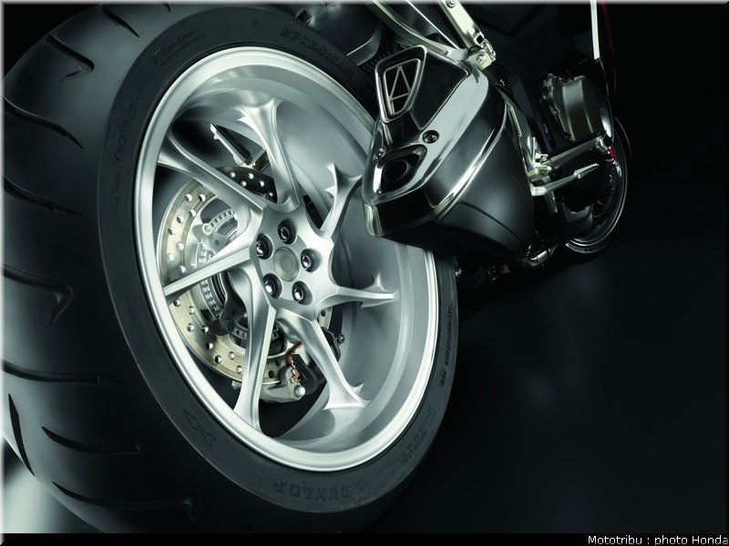 honda_1200vfr_2010_0096