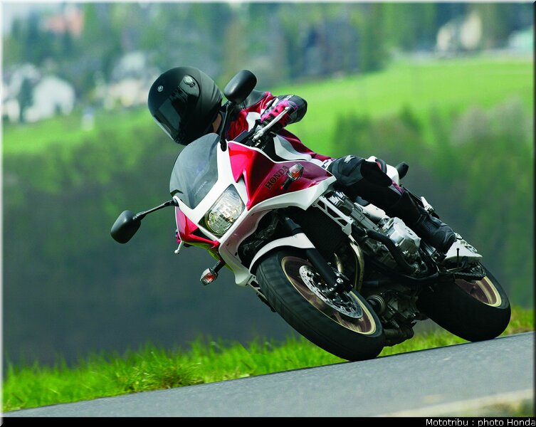 honda_cb1300sc_abs_2010_1