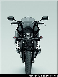 honda_cb1300sc_abs_2010_6.jpg