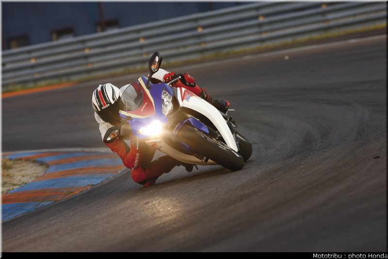 honda_1000_cbr_rr_2011_001