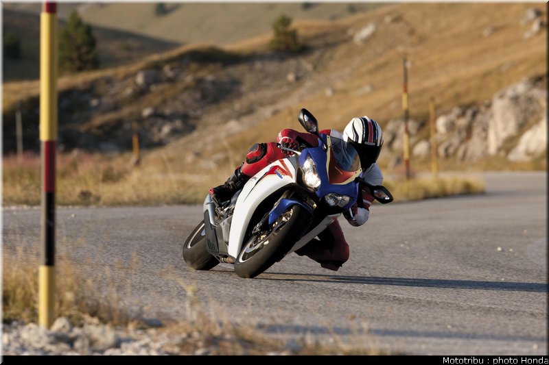 honda_1000_cbr_rr_2011_002